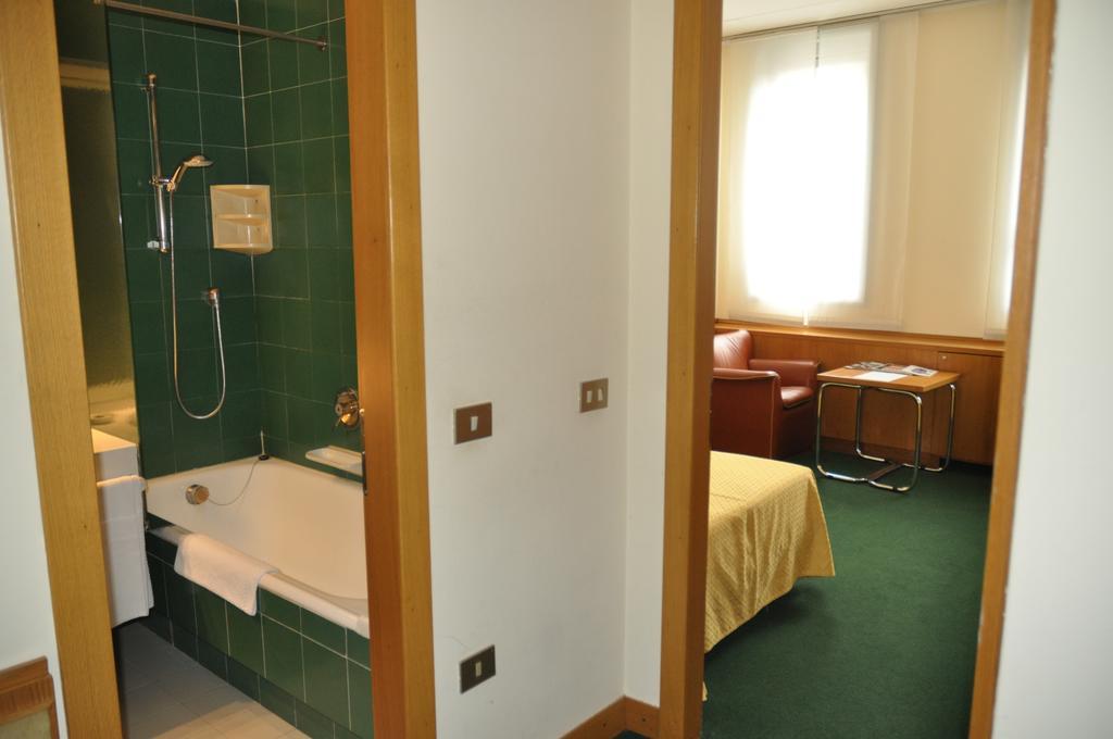 Hotel Galileo Milánó Kültér fotó